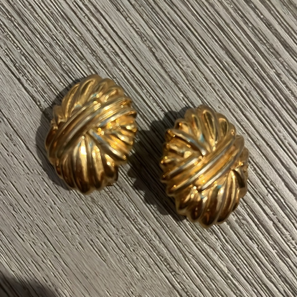 Large PAOLO GUCCI Gold Tone Earrings Criss Cross Clip Backs Vintage Jewelry